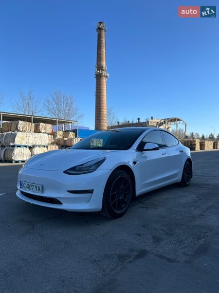 Седан Tesla Model 3 2020 в Львове