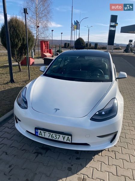 Седан Tesla Model 3 2023 в Калуше