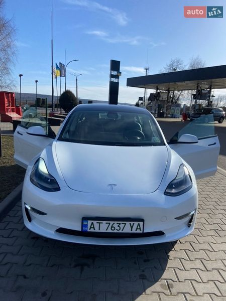 Седан Tesla Model 3 2023 в Калуше