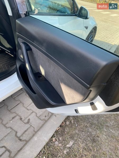 Седан Tesla Model 3 2023 в Калуше