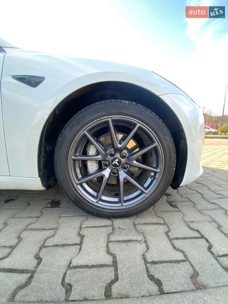 Седан Tesla Model 3 2023 в Калуше