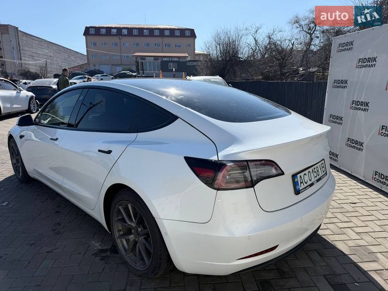 Седан Tesla Model 3 2021 в Луцке