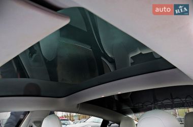 Седан Tesla Model 3 2019 в Черкассах