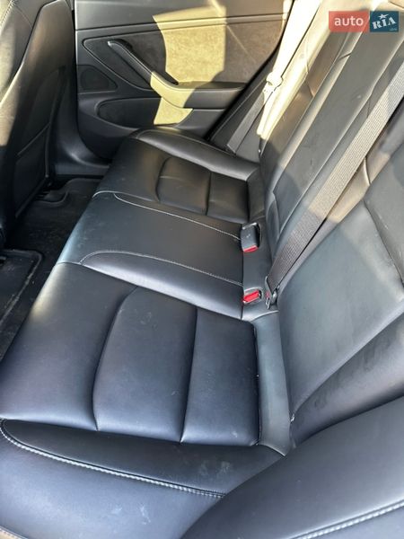 Седан Tesla Model 3 2018 в Вышгороде