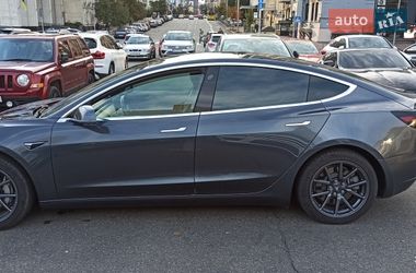 Седан Tesla Model 3 2019 в Киеве