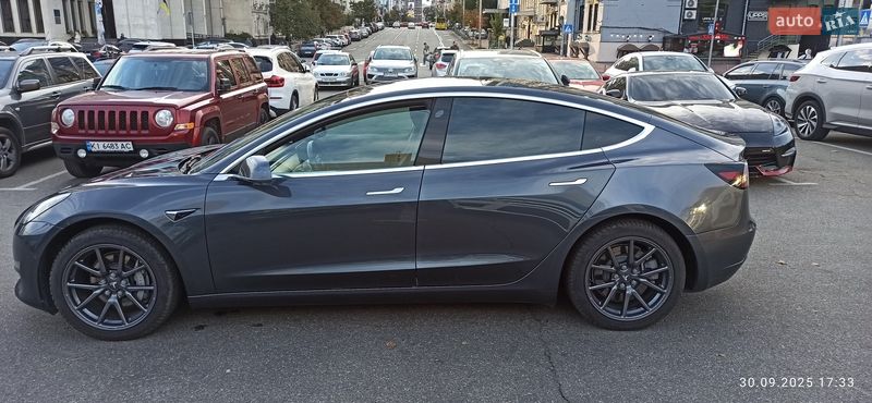 Седан Tesla Model 3 2019 в Киеве