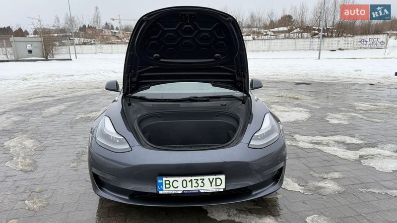 Седан Tesla Model 3 2021 в Львове
