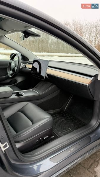 Седан Tesla Model 3 2021 в Львове