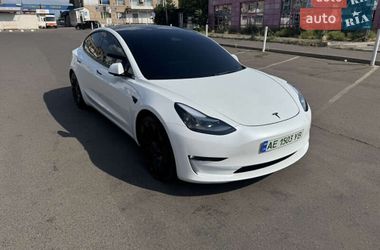 Седан Tesla Model 3 2022 в Чернівцях