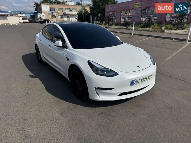 Седан Tesla Model 3 2022 в Чернівцях