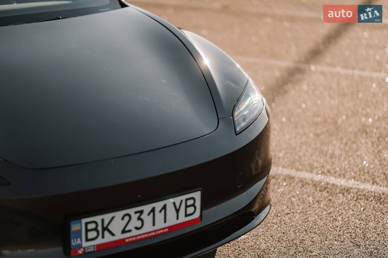 Седан Tesla Model 3 2025 в Ровно