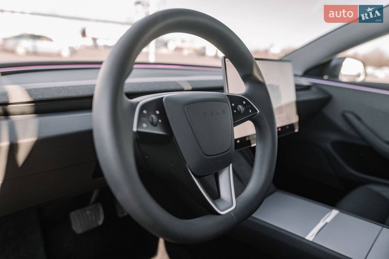 Седан Tesla Model 3 2025 в Ровно
