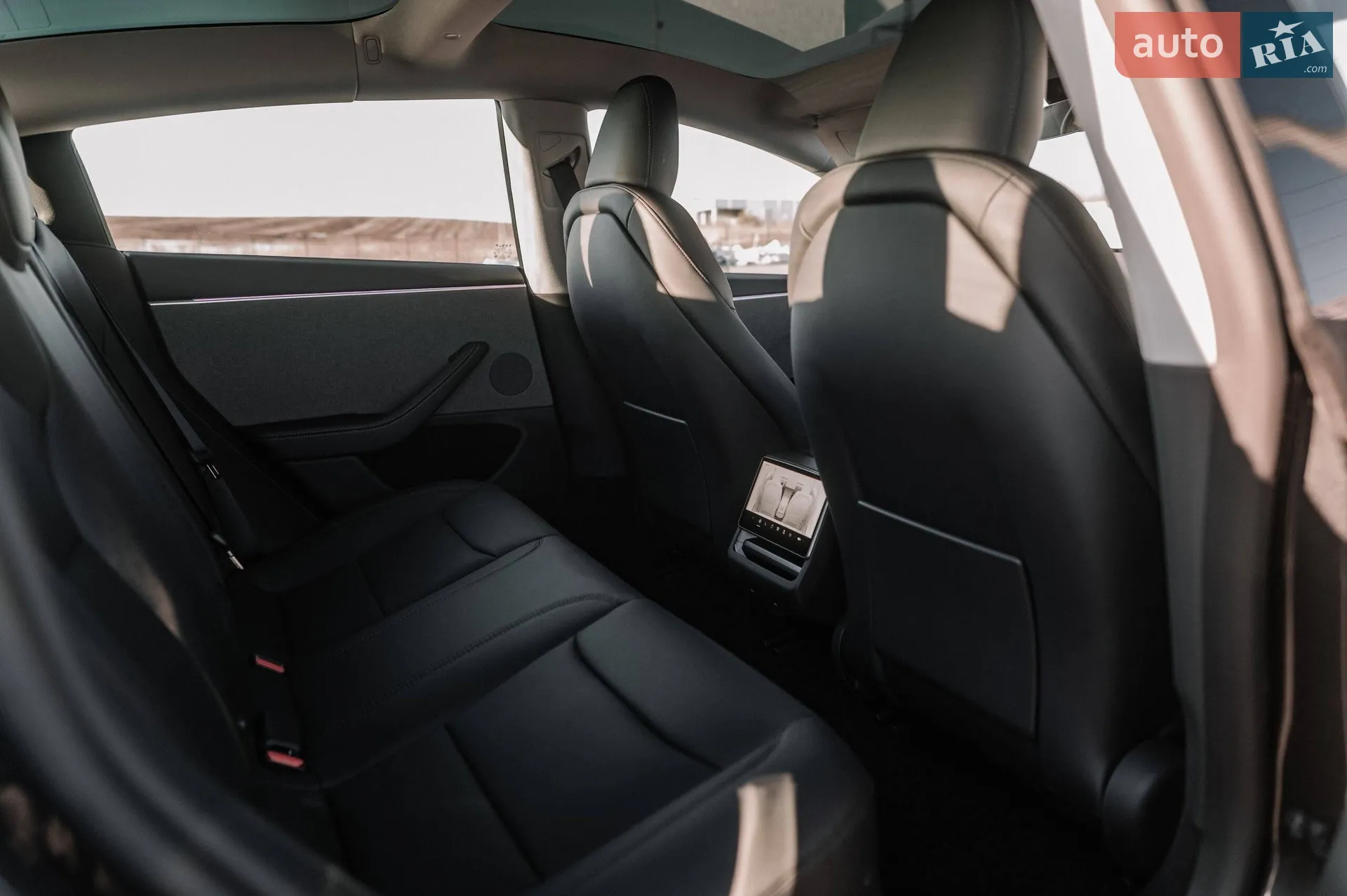 2025 Tesla Model 3 - мініатюра 30