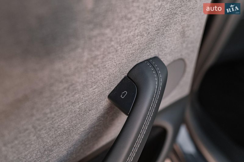 Седан Tesla Model 3 2025 в Ровно