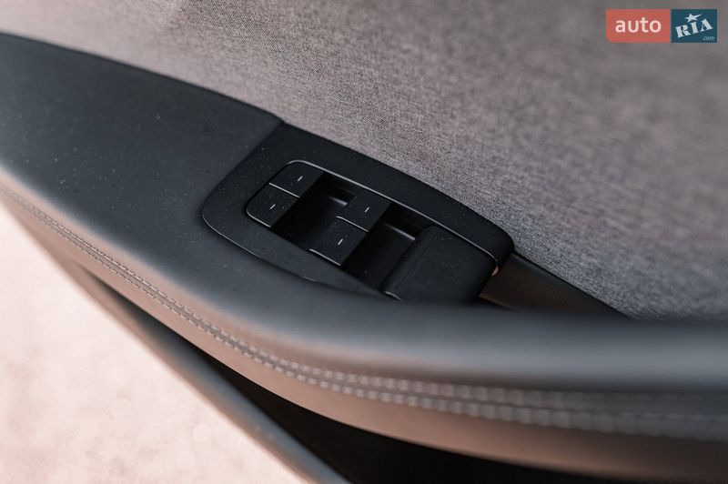 Седан Tesla Model 3 2025 в Ровно