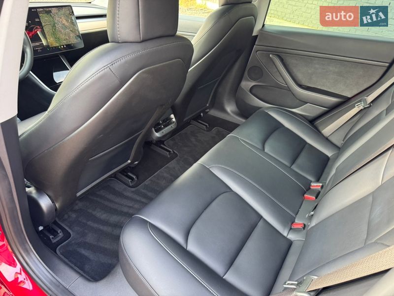 Седан Tesla Model 3 2018 в Луцьку