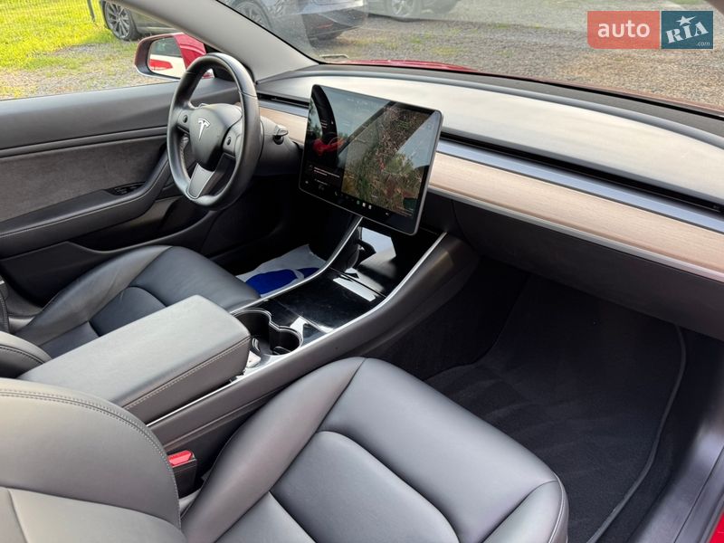 Седан Tesla Model 3 2018 в Луцьку