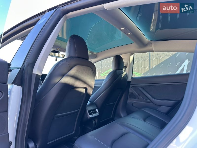 Седан Tesla Model 3 2019 в Києві