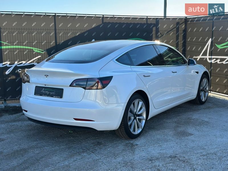 Седан Tesla Model 3 2019 в Києві