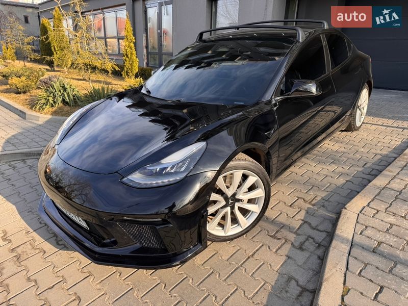 Седан Tesla Model 3 2020 в Івано-Франківську