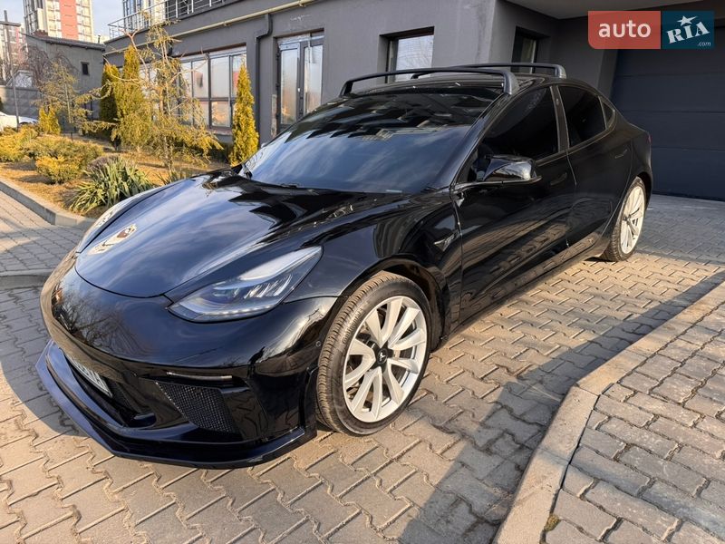 Седан Tesla Model 3 2020 в Івано-Франківську