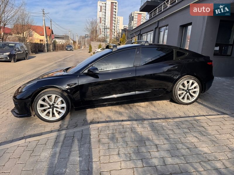 Седан Tesla Model 3 2020 в Івано-Франківську