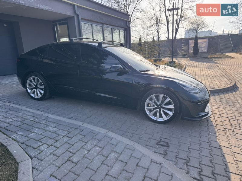 Седан Tesla Model 3 2020 в Івано-Франківську