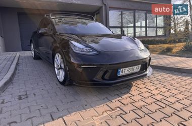 Седан Tesla Model 3 2020 в Івано-Франківську