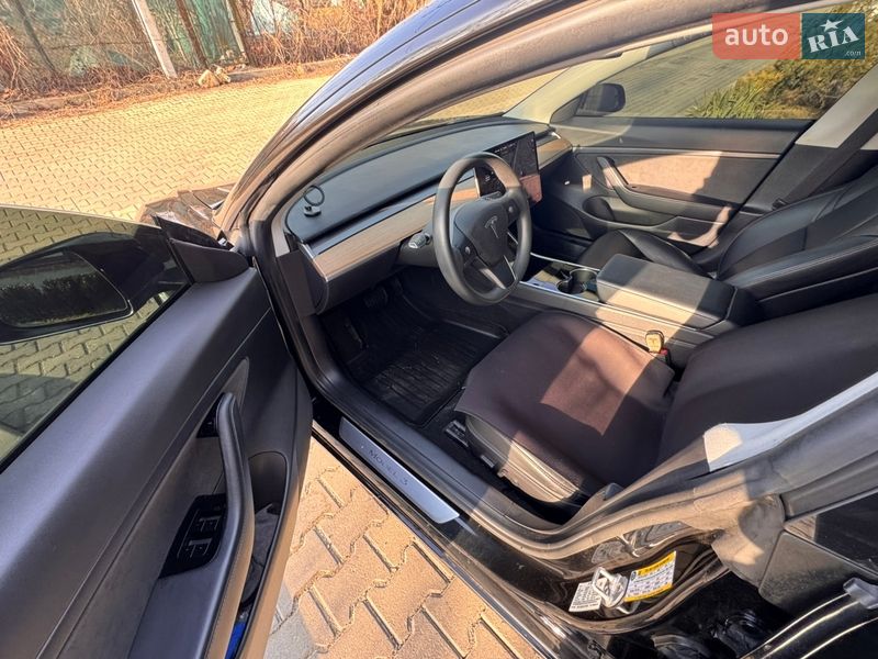 Седан Tesla Model 3 2020 в Івано-Франківську
