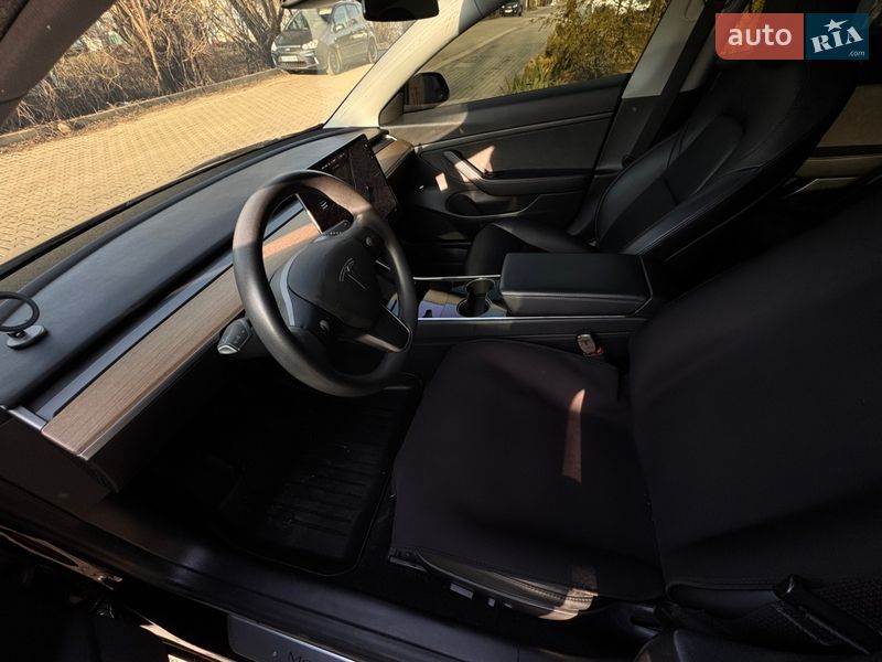 Седан Tesla Model 3 2020 в Івано-Франківську