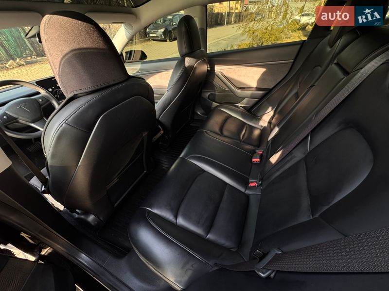 Седан Tesla Model 3 2020 в Івано-Франківську