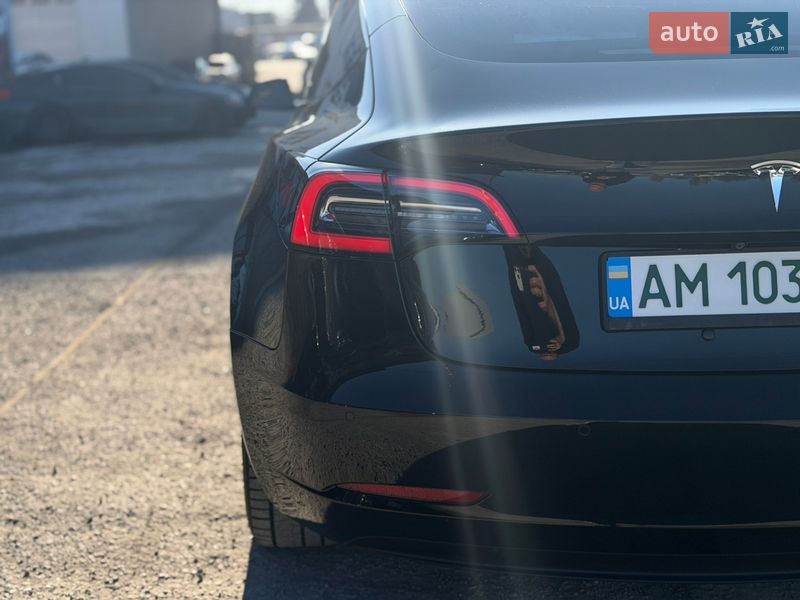 Седан Tesla Model 3 2018 в Житомире