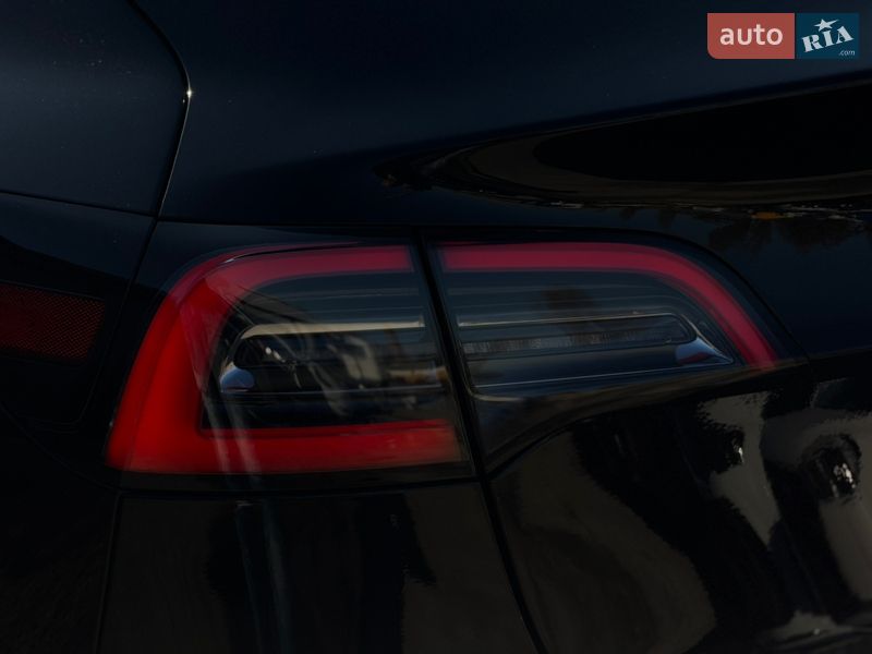 Седан Tesla Model 3 2018 в Житомире