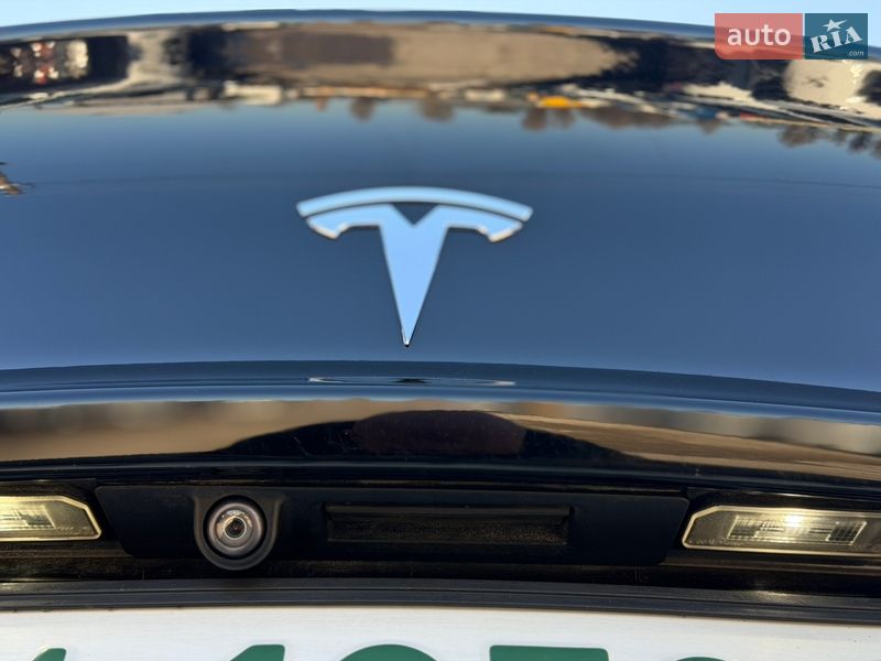 Седан Tesla Model 3 2018 в Житомире