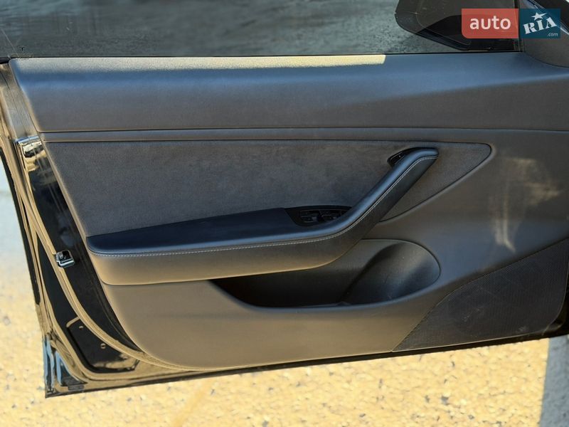 Седан Tesla Model 3 2018 в Житомире