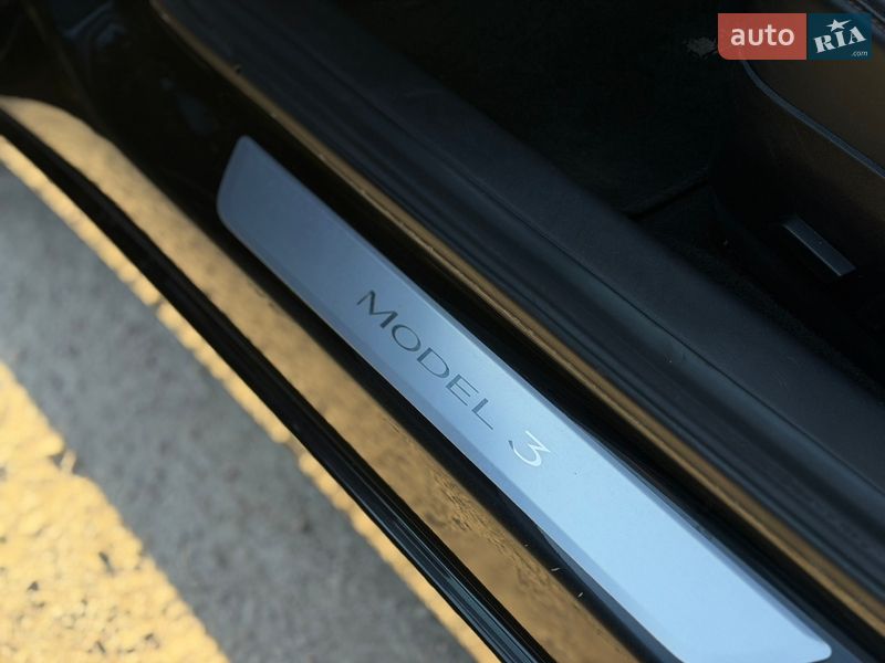 Седан Tesla Model 3 2018 в Житомире