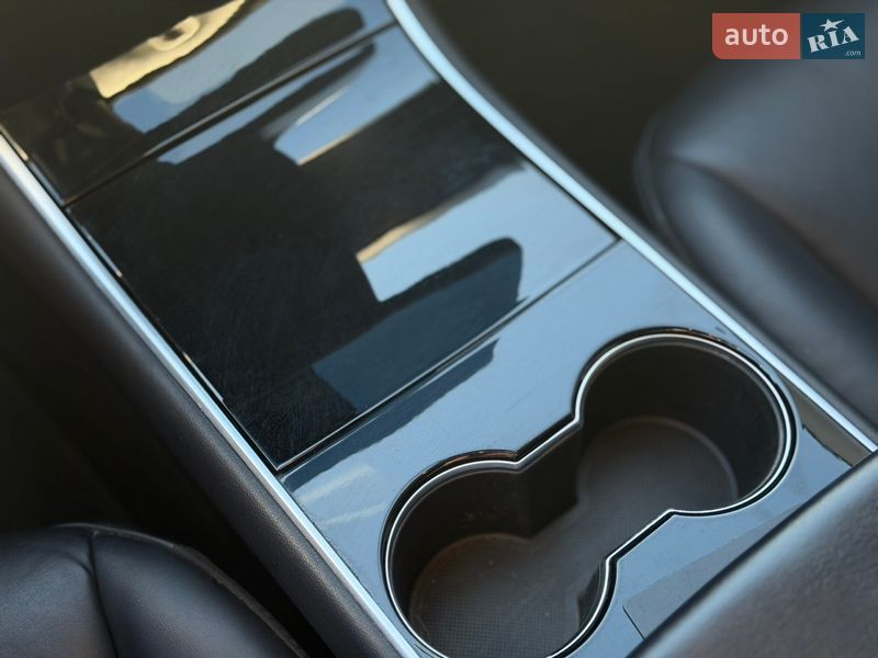 Седан Tesla Model 3 2018 в Житомире