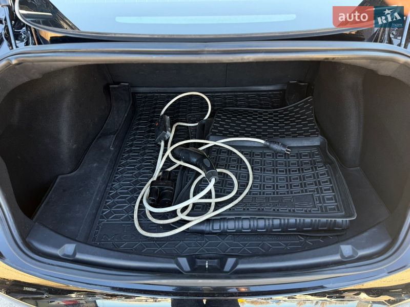 Седан Tesla Model 3 2018 в Житомире