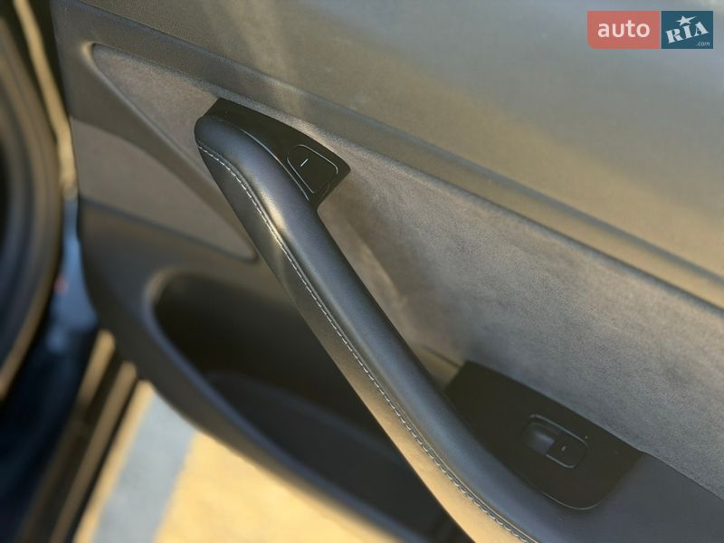 Седан Tesla Model 3 2018 в Житомире