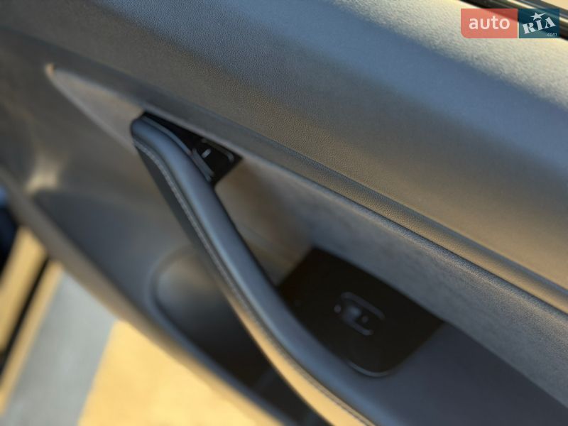 Седан Tesla Model 3 2018 в Житомире