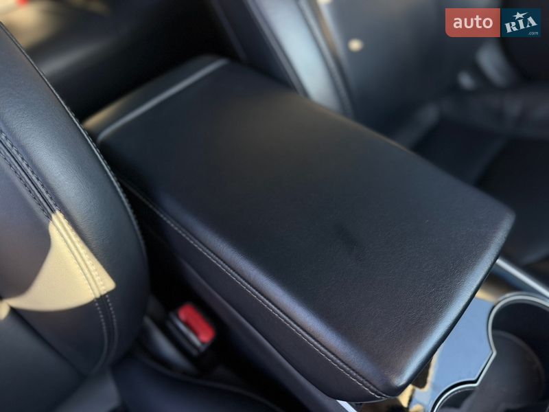 Седан Tesla Model 3 2018 в Житомире