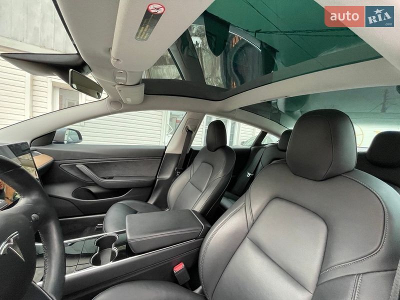 Седан Tesla Model 3 2018 в Києві