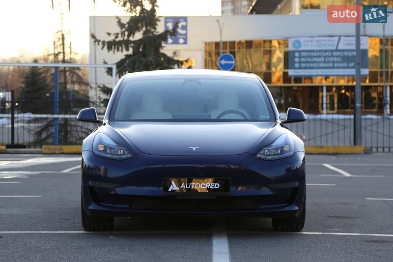 Седан Tesla Model 3 2021 в Києві