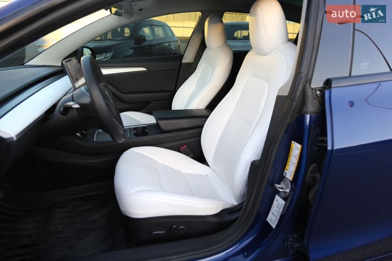 Седан Tesla Model 3 2021 в Києві