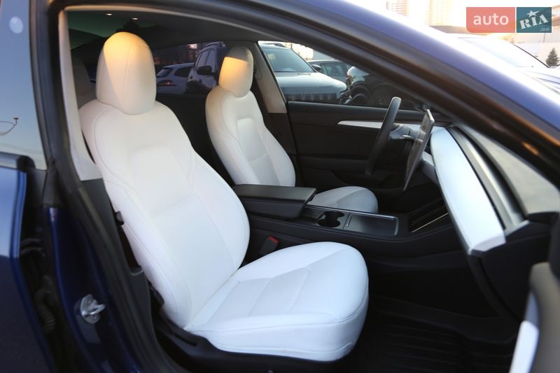Седан Tesla Model 3 2021 в Києві