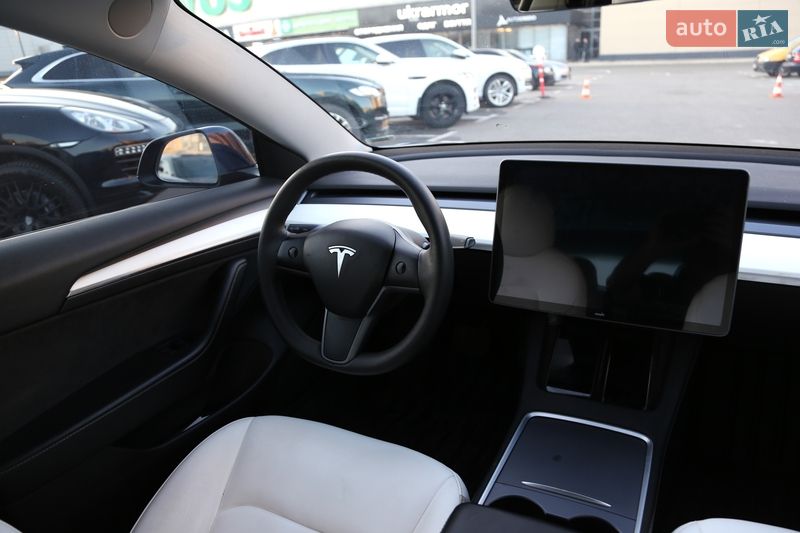 Седан Tesla Model 3 2021 в Києві
