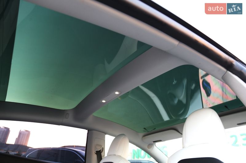 Седан Tesla Model 3 2021 в Києві
