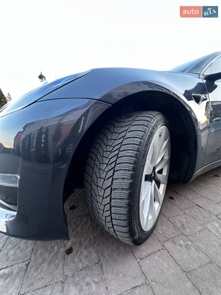 Седан Tesla Model 3 2022 в Стрию