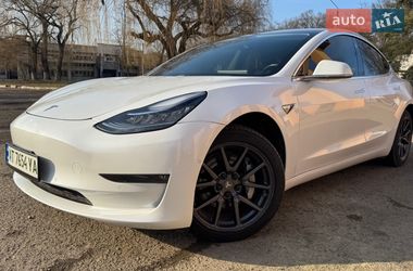 Седан Tesla Model 3 2018 в Івано-Франківську