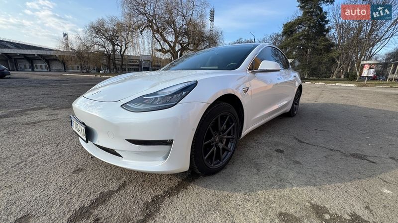 Седан Tesla Model 3 2018 в Ивано-Франковске